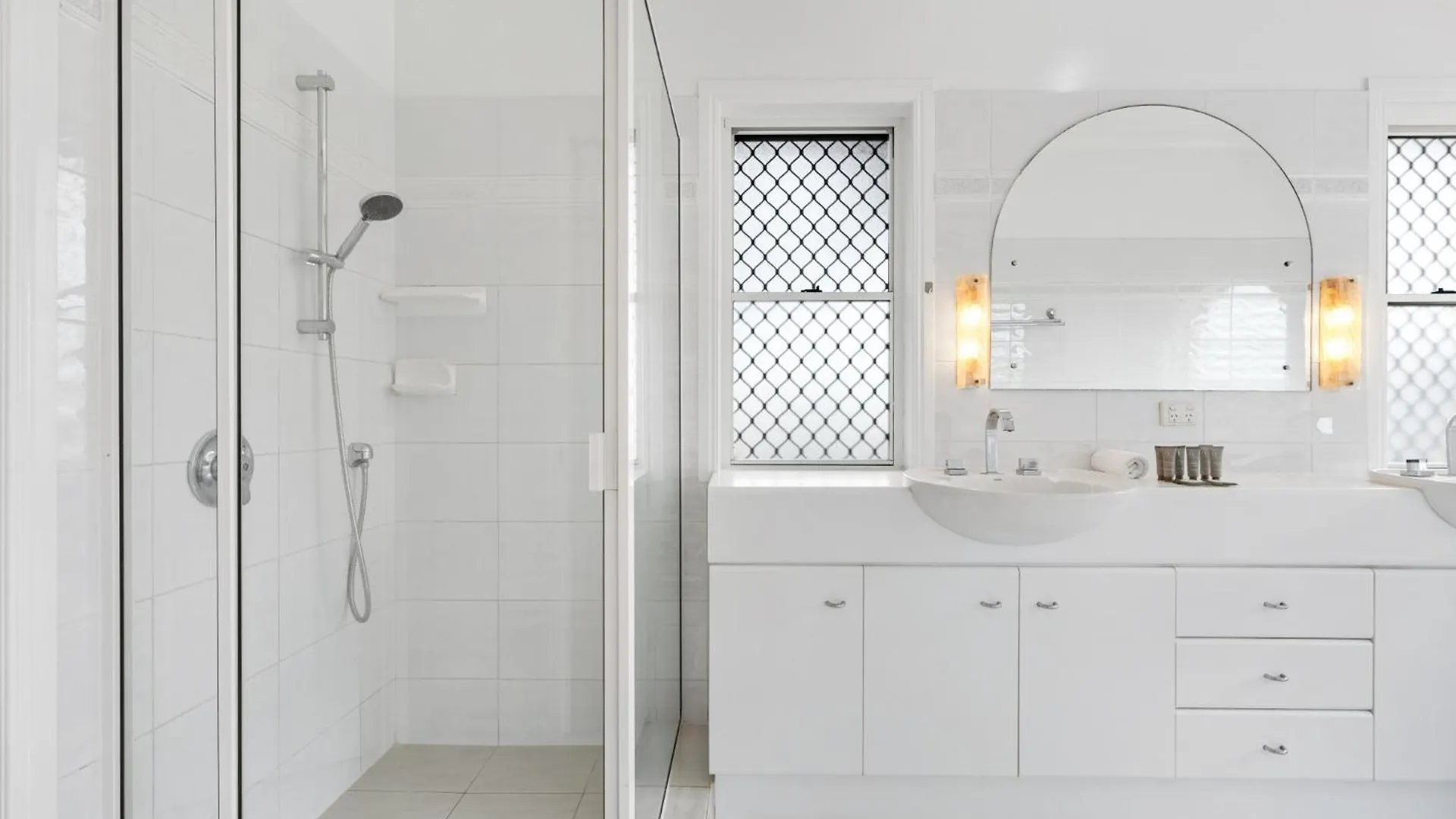 Peaceful Family Home: 4-Bed Pool Alfresco Dining Albany Creek Holiday home