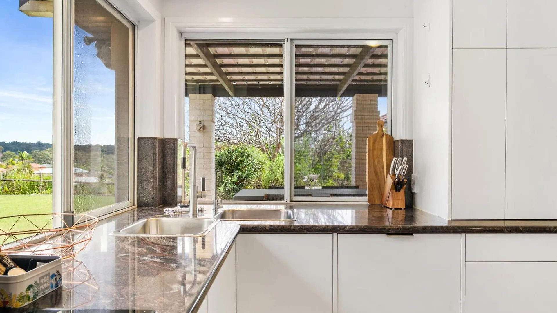 Peaceful Family Home: 4-Bed Pool Alfresco Dining Albany Creek Holiday home