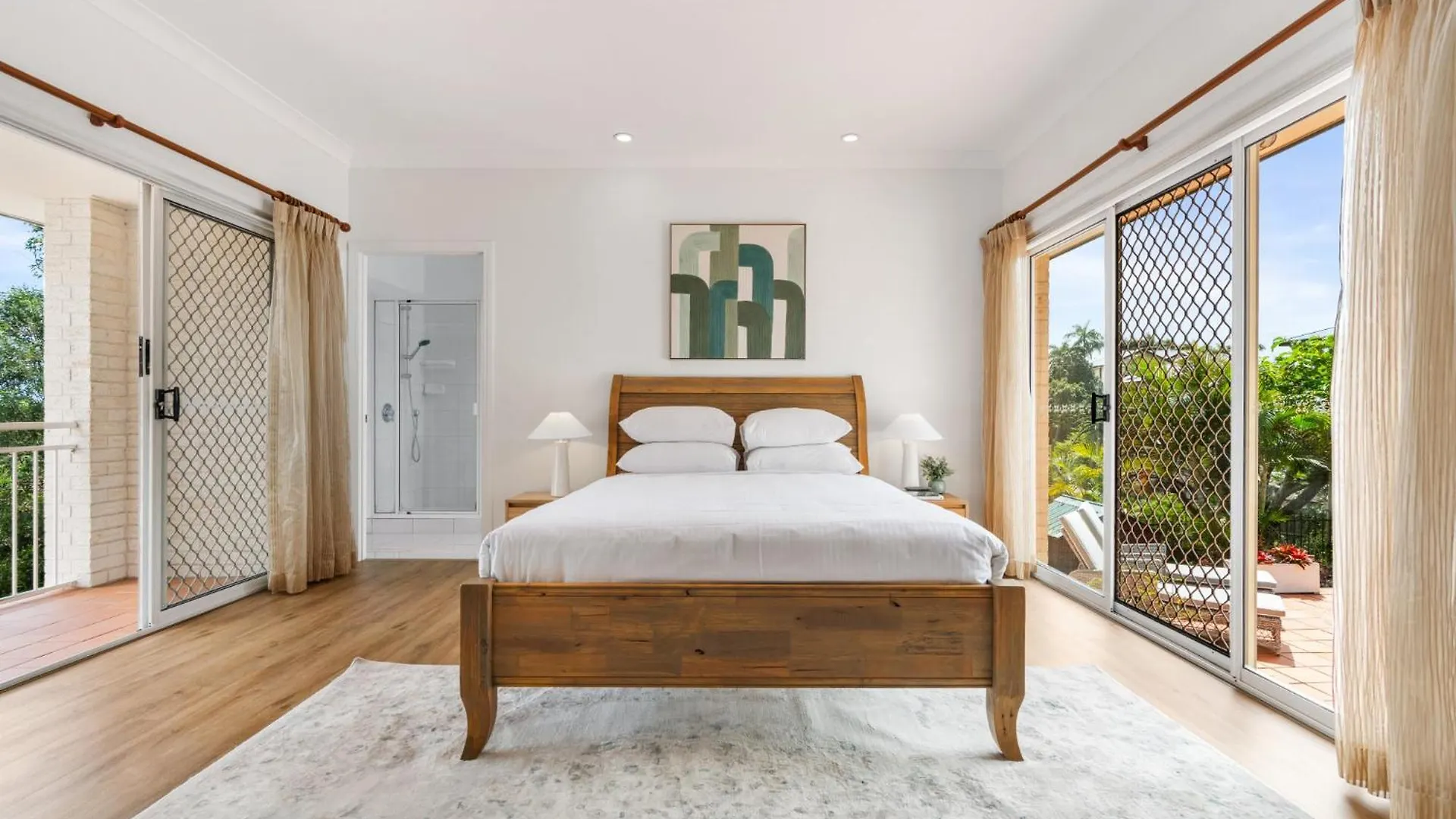 Peaceful Family Home: 4-Bed Pool Alfresco Dining Albany Creek