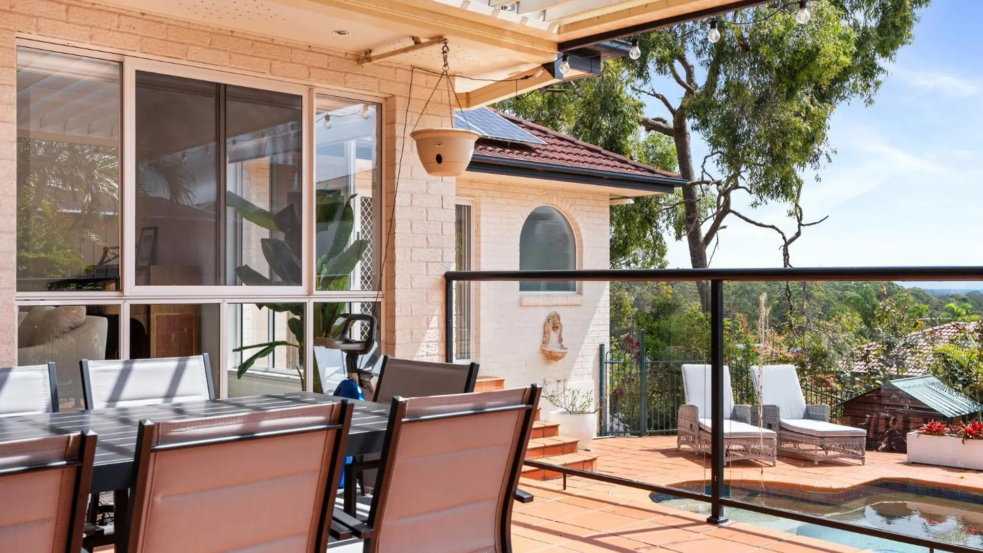Peaceful Family Home: 4-Bed Pool Alfresco Dining Albany Creek