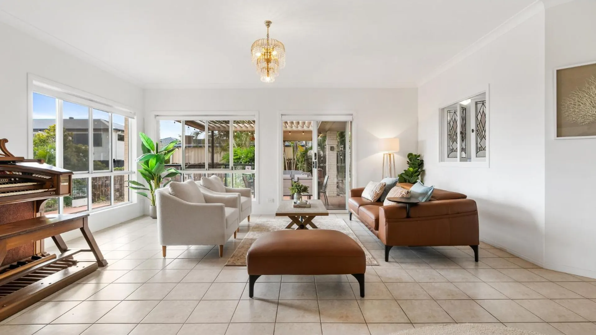 Peaceful Family Home: 4-Bed Pool Alfresco Dining Albany Creek
